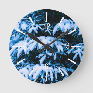 Horloge Ronde Sapin de Noël sous la neige d'hiver