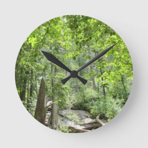 Horloge Ronde Scène de Forêt Verte Magique.  