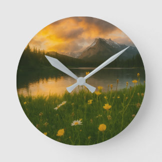 Horloge Ronde Sérénité dorée : Lac de montagne