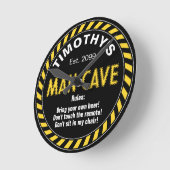 Horloge Ronde Signature Man Cave avec prudence Effet de bande et (Angle)