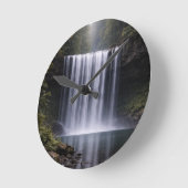 Horloge Ronde Silent Forest Waterfall – Calm Nature Landscape (Angle)
