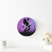 Horloge Ronde silhouette de fille de soccer (Maison)