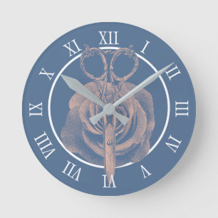 Horloge Ronde Sisseur Vintage et salon bleu Dusty Rose