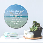 Horloge Ronde Soyez Fort Et Courageux Belle Plage Christian<br><div class="desc">Obtenez de la force et des encouragements avec cette citation chrétienne inspiré maison de plage horloge murale. Soyez forts et courageux. N'ayez pas peur. Ne vous découragez pas. Car le Seigneur,  votre Dieu sera avec vous où que vous alliez. Joshua 1:9 écrit sur une photo pacifique de l'océan.</div>