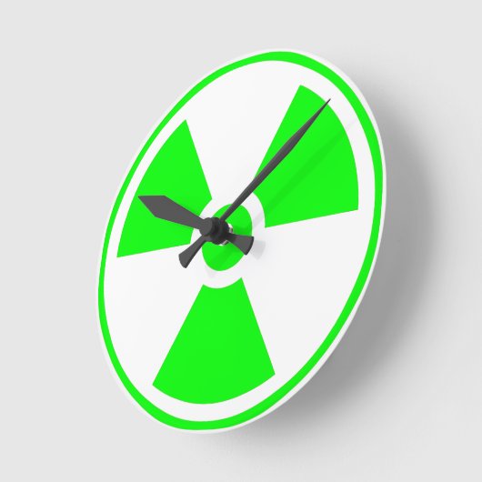 Horloge Ronde Symbole de rayonnement radioactif nucléaire en ver (Angle)