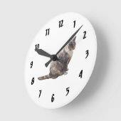 Horloge Ronde Tabby Chat dans les nuances de Brown (Angle)