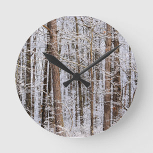 Horloge Ronde Tempête glaciaire d'hiver dans la forêt