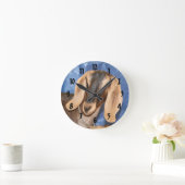 Horloge Ronde Tête de daine de Nubian contre le bleu (Maison)