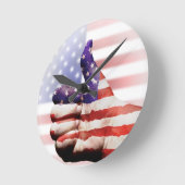 Horloge Ronde Thumbs up ! (Angle)