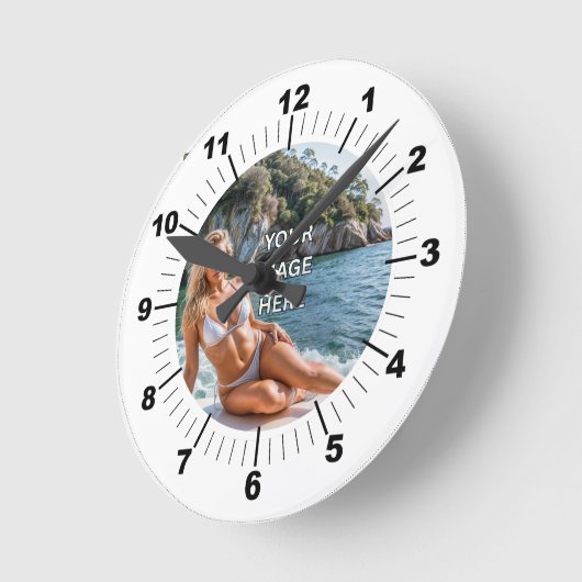 Horloge Ronde TIME! ⏰ Custom Wall Clock – Add Your Design (Angle)