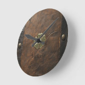 Horloge Ronde Trèfle doré Saint-Patrick, Cuir marron (Angle)