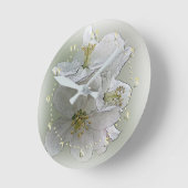 Horloge Ronde trois fleurs blanches (Angle)