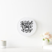 Horloge Ronde Typographie Joyeuses Vibrations (Maison)
