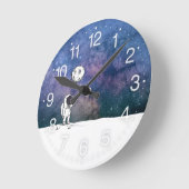 Horloge Ronde Un astronaute dans l'espace avec un ballon de lune (Angle)