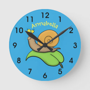 Horloge Ronde Un escargot mignon et heureux sur une illustration