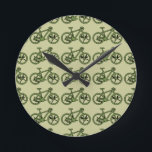 Horloge Ronde un vélo vert<br><div class="desc">A cool bicycle pattern design,  for bike lovers - you can change the background color</div>