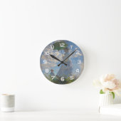 Horloge Ronde Une femme avec un parasol | Paysage français (Maison)