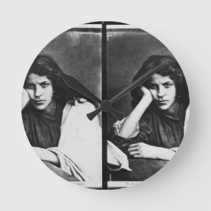 Horloge Ronde Une fille de Chioggia rêvant de ses amours (phot
