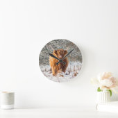 Horloge Ronde Vache écossaise des Highlands dans la neige (Maison)