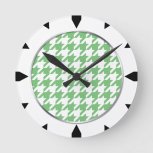 Horloge ronde verte et blanche en pied de table