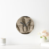 Horloge Ronde vieux outils rouillés. (Maison)