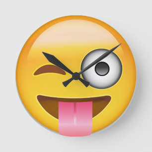 Horloge Ronde Visage avec coincés la langue et l'oeil Emoji de