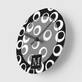 Horloge Ronde Votre Lettre. Monogramme noir et blanc. Motif amus (Angle)