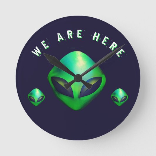 Horloge Ronde "We Are Here" Green Alien head (Recto)