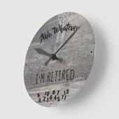Horloge Ronde Whatever I'm Rétired Rustic Grey Barn Wood (Angle)