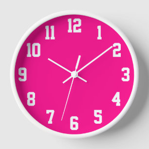 Horloge Rose Chaud avec Numéros de Sport Blancs