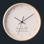 Horloge Rose clair monogramme | Minimaliste moderne Femini<br><div class="desc">Un design simple et élégant monogramme personnalisé avec une typographie manuscrite minimaliste moderne associée à une typographie en bloc en noir sur un élégant arrière - plan rose pastel. Le nom monogramme peut être facilement personnalisé pour rendre un design aussi unique que vous êtes! Le cadeau ou accessoire parfaitement personnel...</div>