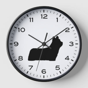 Horloge Silhouette Skye Terrier avec des chiffres et des m