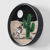 Horloge Spike dans un désert illuminé par la Lune (Angle)