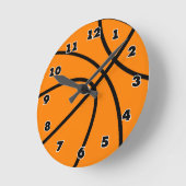 Horloge sportive ronde avec design de basketball (Angle)
