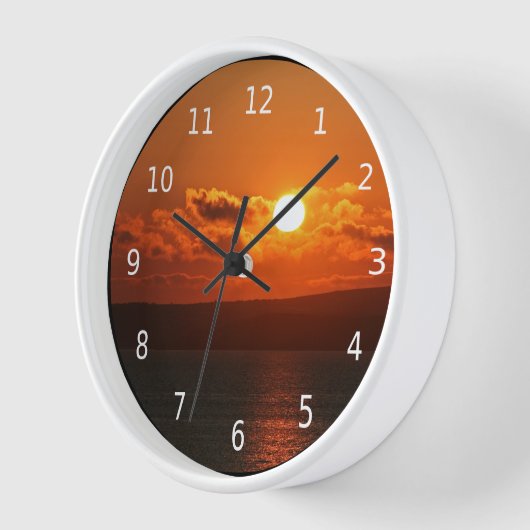 Horloge Sunrise over the sea in Cornwall, border noir (Angle)