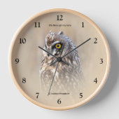 Horloge Superbe Chouette à courte Terre dans les marais (Recto)