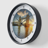 Horloge Tower Bridge au coucher du soleil (Angle)