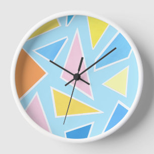 Horloge Triangles pastel sur bleu pâle