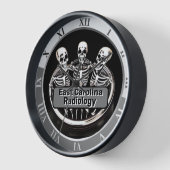 Horloge Trois Skeletons Amicaux Votre Nom De Ministère (Angle)