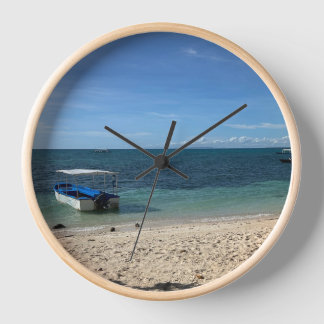 Horloge Tropical Blue Ocean Beach & Boat:Summer Wall Clock