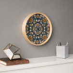 Horloge Turquoise Blue Ochre Brown Hip Bohême Bali Art Mot<br><div class="desc">Belle motif en mosaïque bleu turquoise contemporain, beige et ocre marron batik . Motif décoratif disponible sur une variété de produits élégants et assortis accents et accessoires de décoration maison. Un design original pour le décorateur d'intérieur ou ceux qui aiment décorer leur chambre de maître ou d'enfant, la crèche, le...</div>