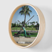 Horloge Un résident local est engagé dans l'aménagement pa (Angle)