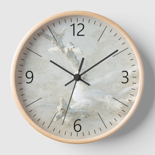 Horloge Un seul corail sur la plage (Recto)