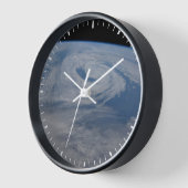 Horloge Un Système De Faible Pression Mi-Atlantique. (Angle)