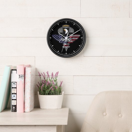 Horloge Vétéran de la 101e division aéroportée (Salle de lecture)