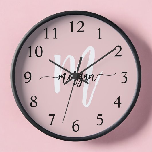 Horloge Vierge rose moderne Script Girl Monogramme Nom