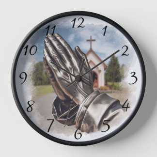 Horloge Vintage Mains de prière argentées avec une église