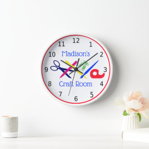 Horloge Votre nom, la salle artisanale, avec des objets ar