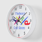 Horloge Votre nom, la salle artisanale, avec des objets ar (Angle)