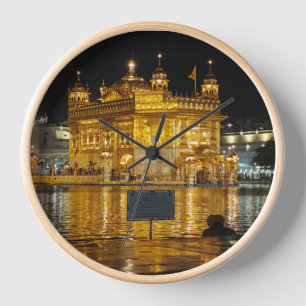 Horloge vue paisible sur le temple d'or